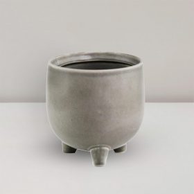 Črepník na nožičkách zemitý