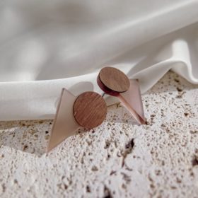 Handmade náušnice Trojuholníky stredné coffee