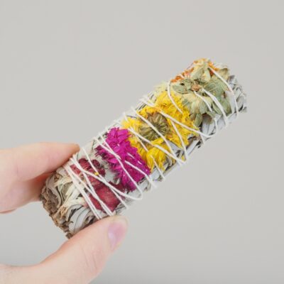 Vydymovací zväzok šalvia a kvety vydymovací zväzok šalvia a kvety