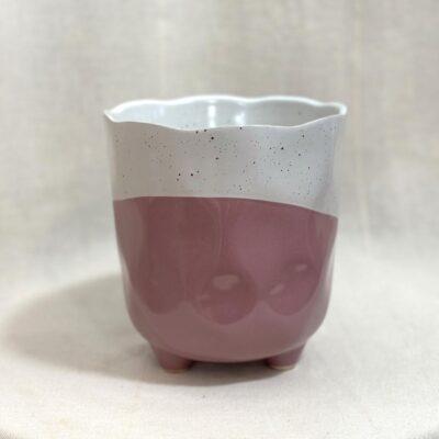 Kvetináč na nožičkách Pearl lilac 13 cm kvetináč na nožičkách fialovy