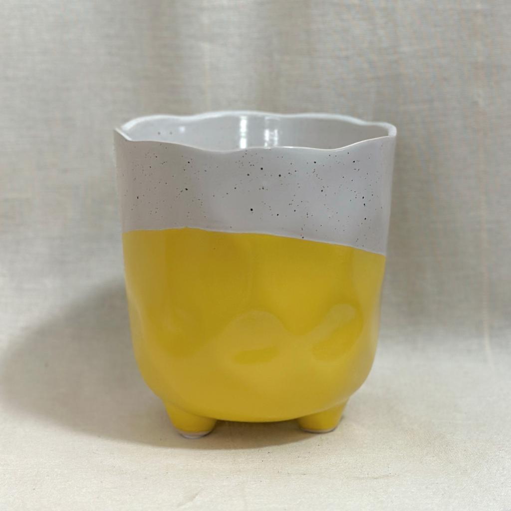 Kvetináč na nožičkách Pearl yellow 13 cm
