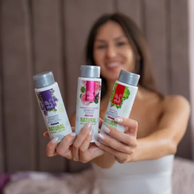 inaessentials ruzovy sampon na suche poskodene vlasy prirodny