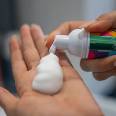 InaEssentials – Prírodná čistiaca pena na pleť 90 ml InaEssentials Prírodná čistiaca pena na pleť medovka