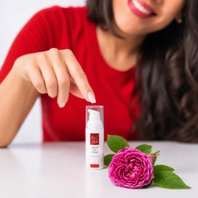 InaEssentials – Očný krém proti starnutiu Rose Eye Lift 15 ml inaessentials ocny krem proti starnutiu rose eye lift