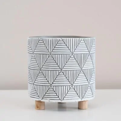 dekoracny crepnik sedy betonovy vzorovany boho crepnik na nozickach plantizia