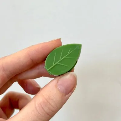 Monstera – 10 najčastejších problémov a ako ich vyriešiť uchytky na stenu pre tahave rastliny izbove